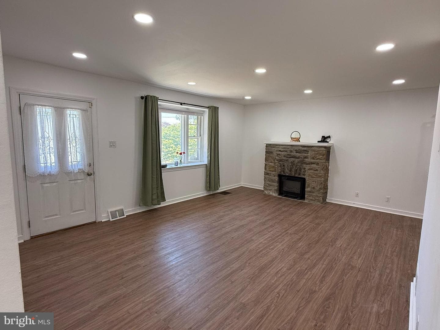 2201 Lott Street photo 4