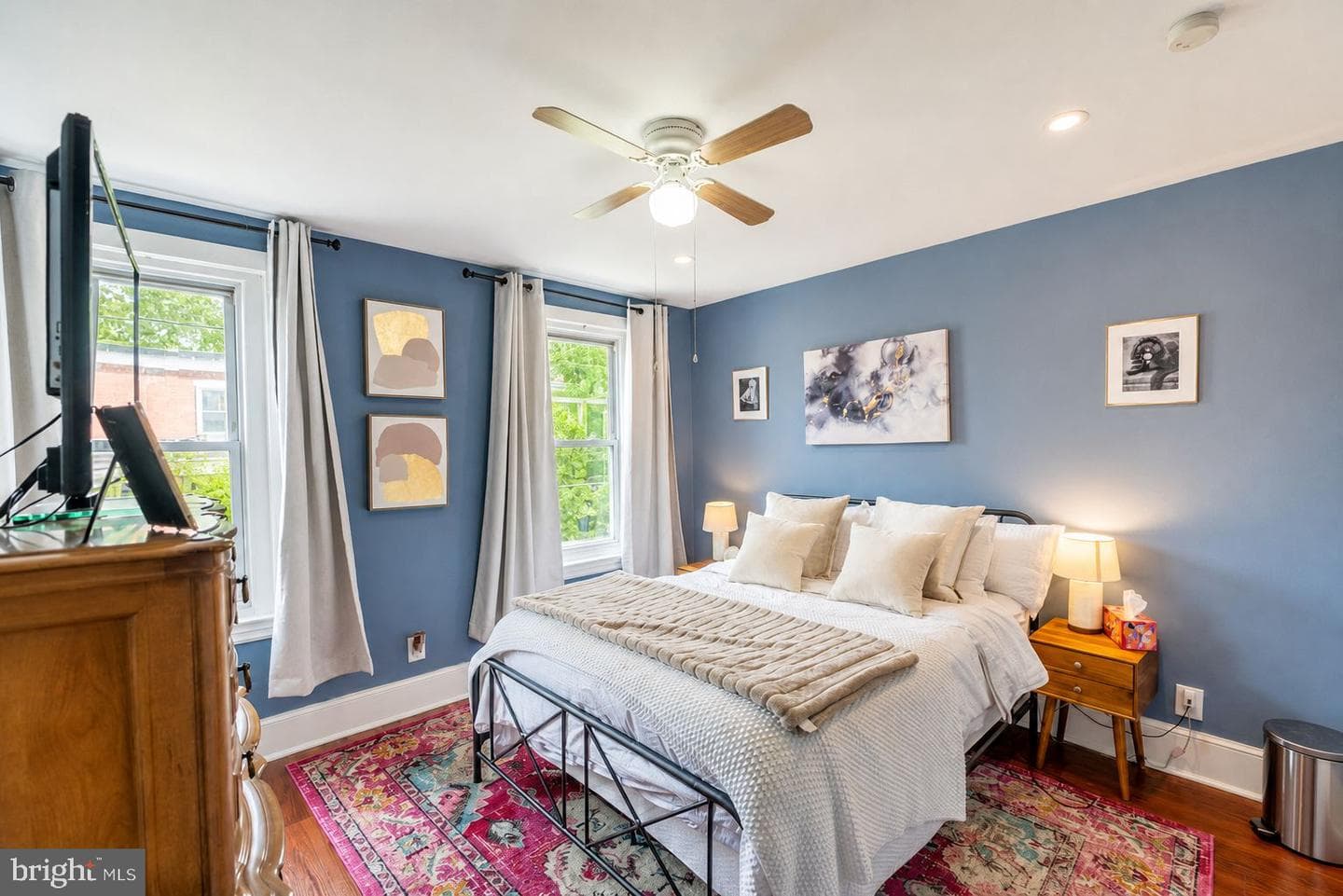 566 Martin Street photo 17