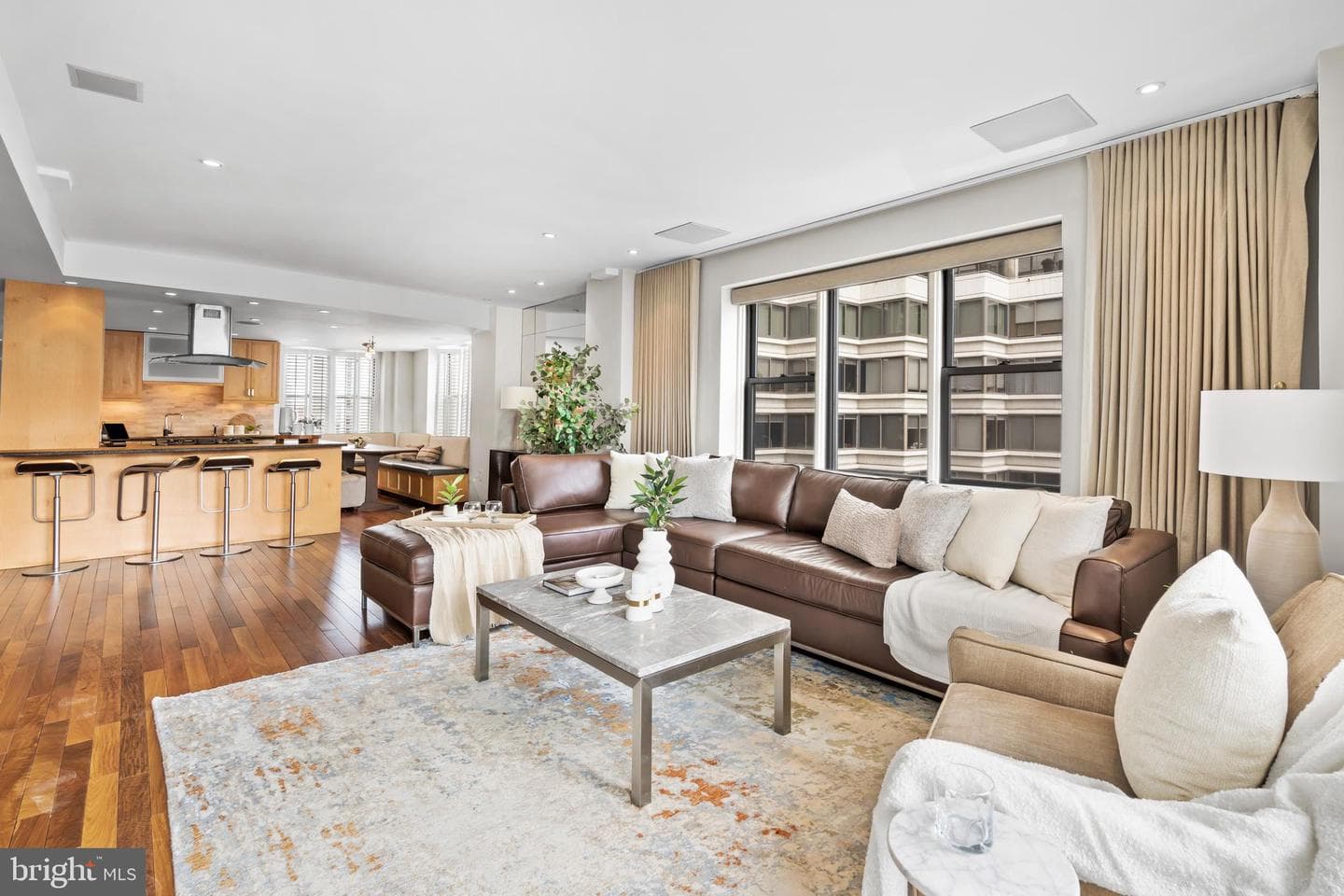 220 W Rittenhouse Sq # 18A photo 1