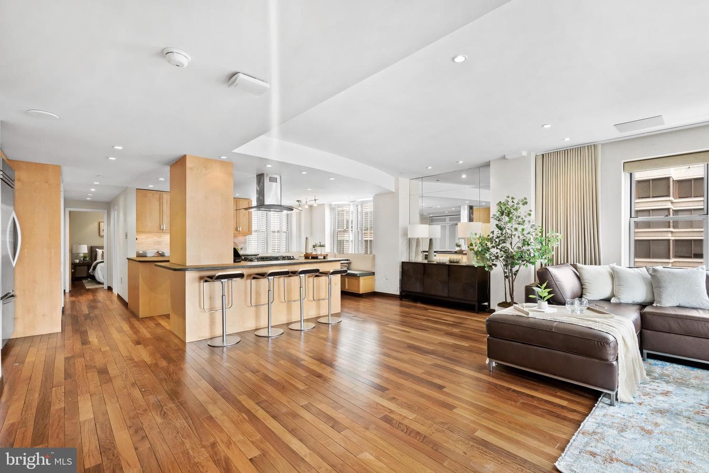 220 W Rittenhouse Sq # 18A photo 2