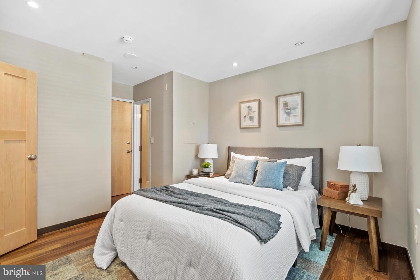 220 W Rittenhouse Sq # 18A photo 20