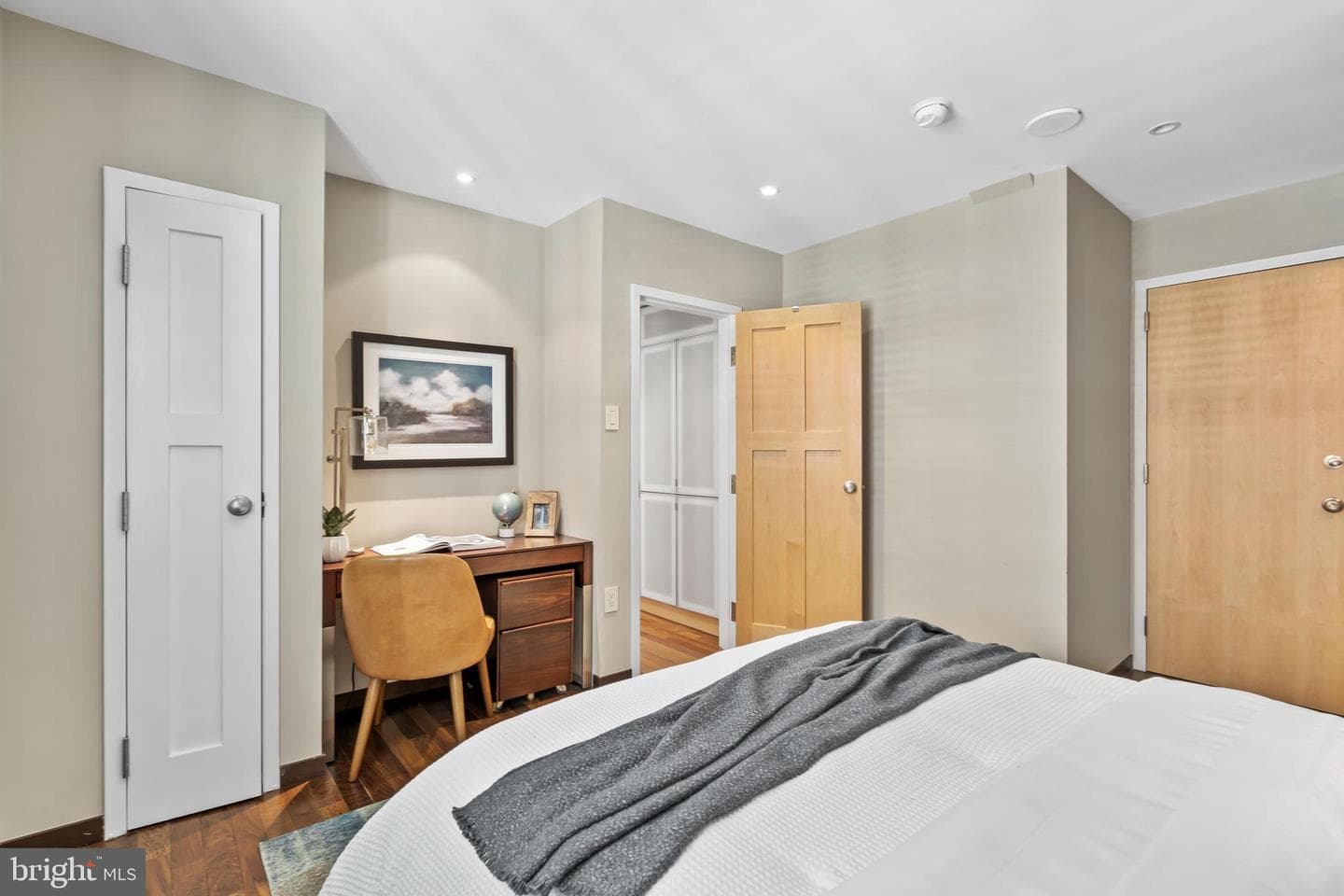 220 W Rittenhouse Sq # 18A photo 21