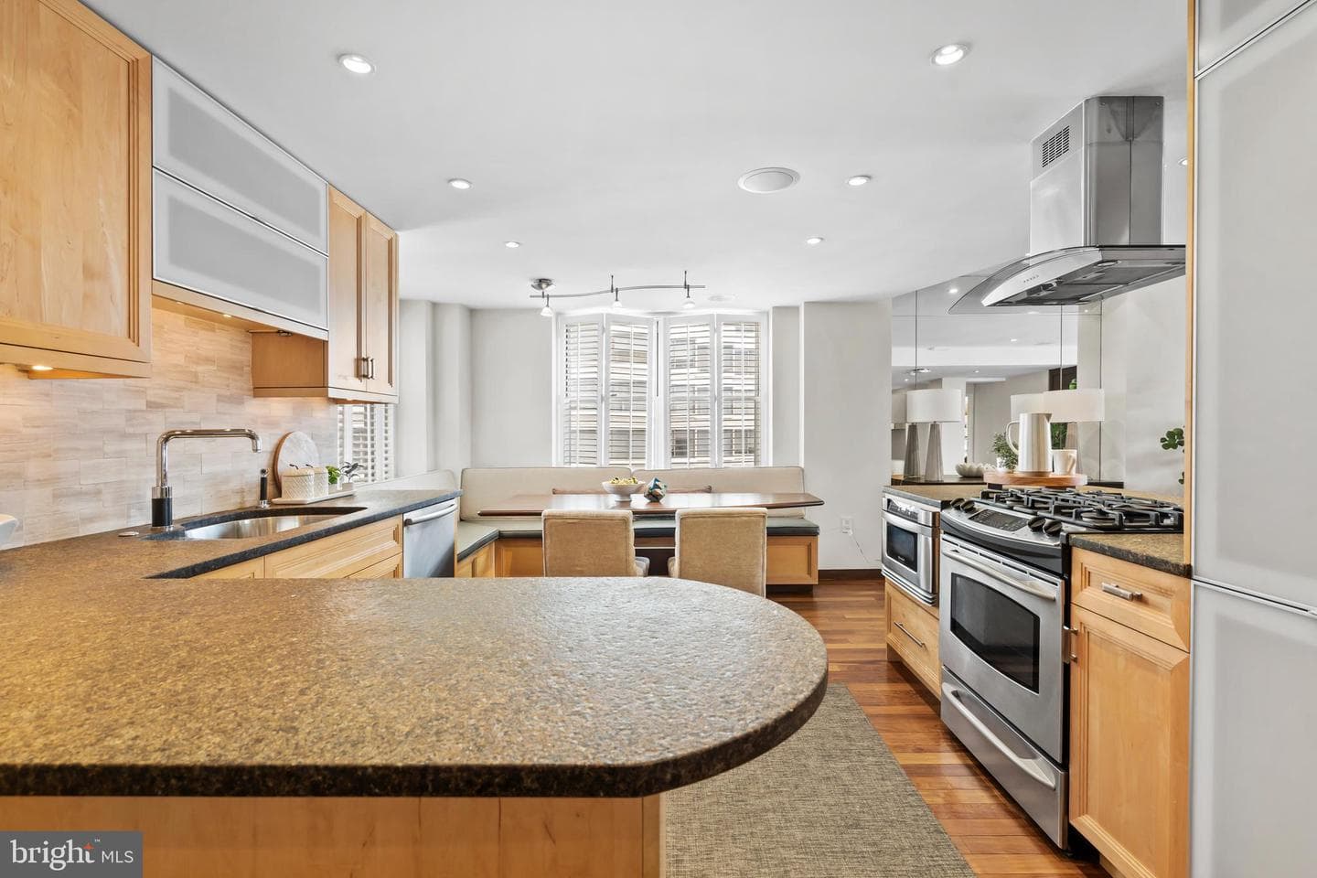 220 W Rittenhouse Sq # 18A photo 9