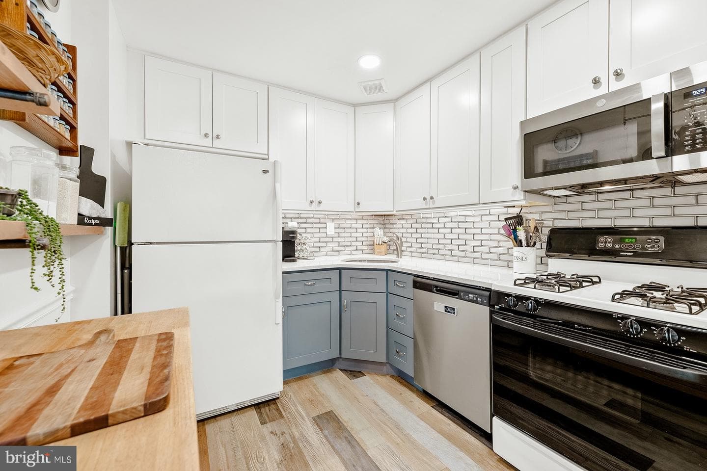 9504 James Street #a photo 14