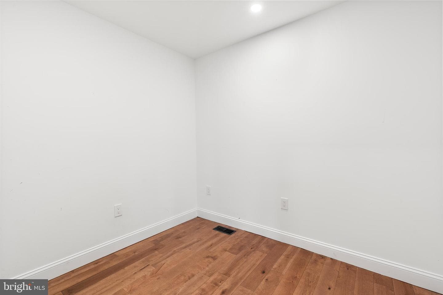 531 Hoffman Street photo 25