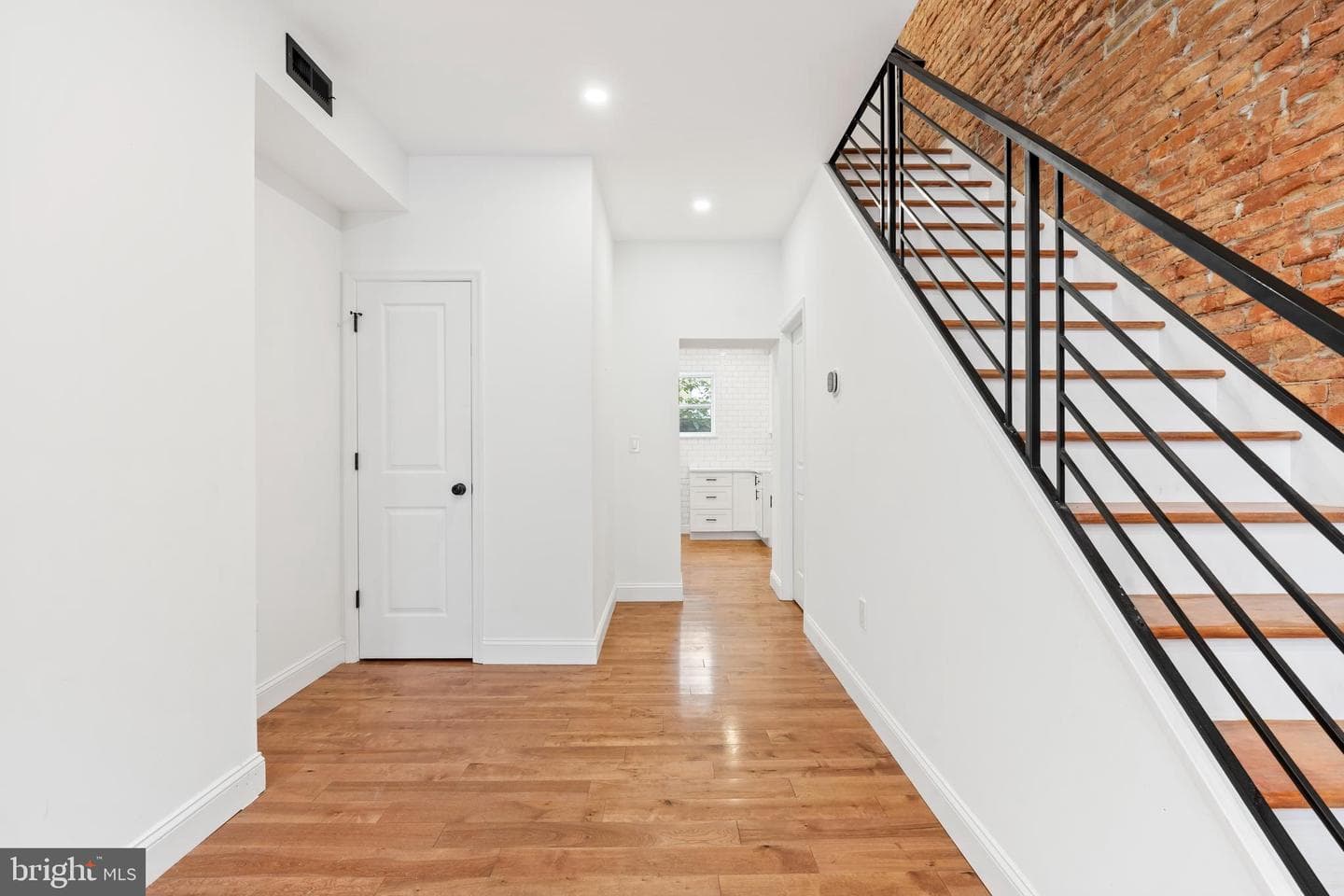 531 Hoffman Street photo 8