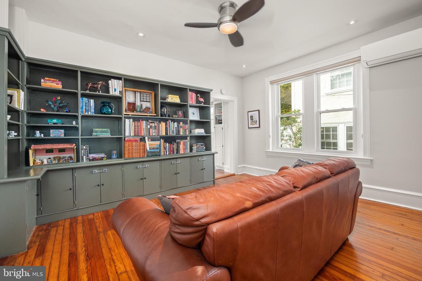 657 W Kingsley Street photo 18