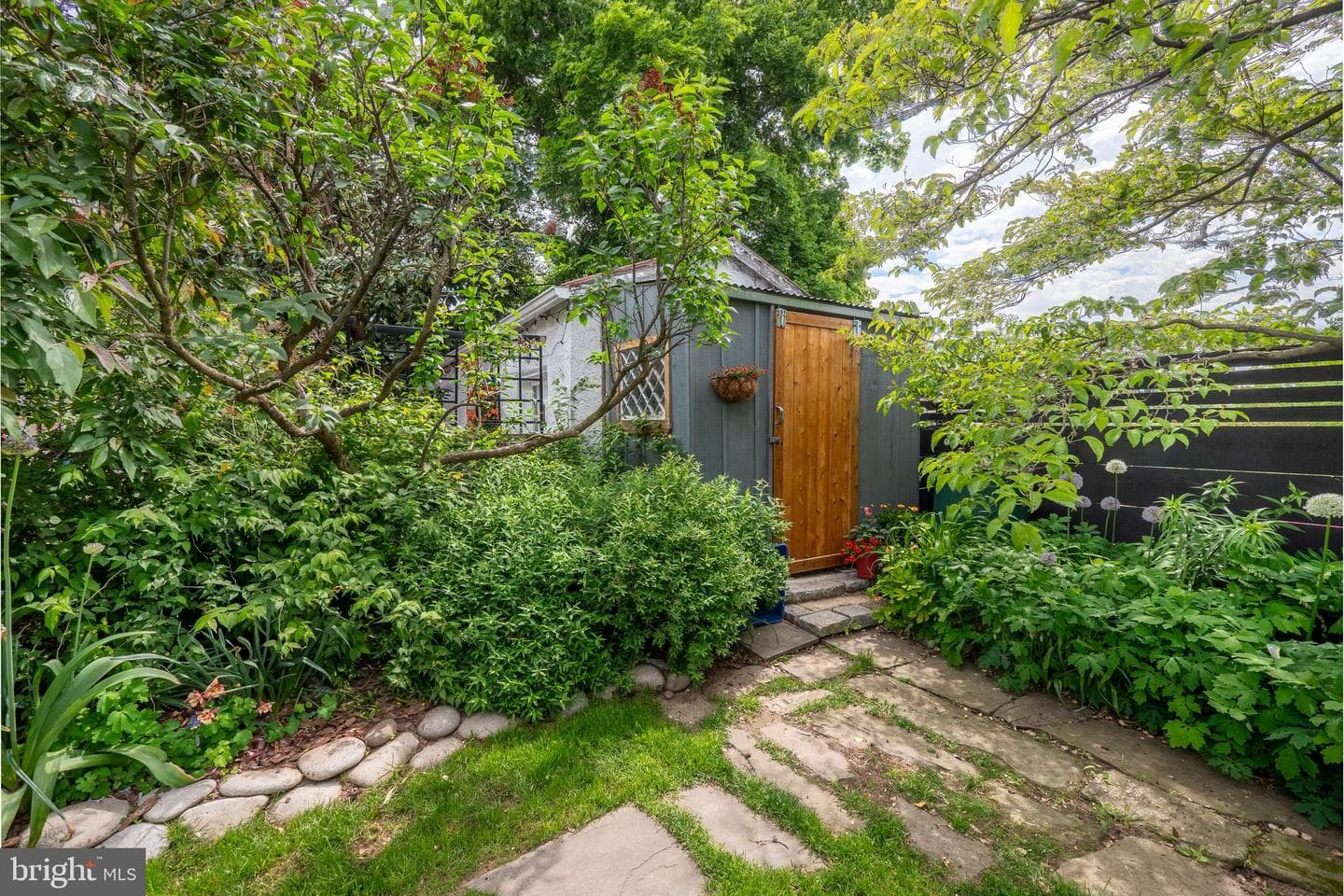 657 W Kingsley Street photo 43