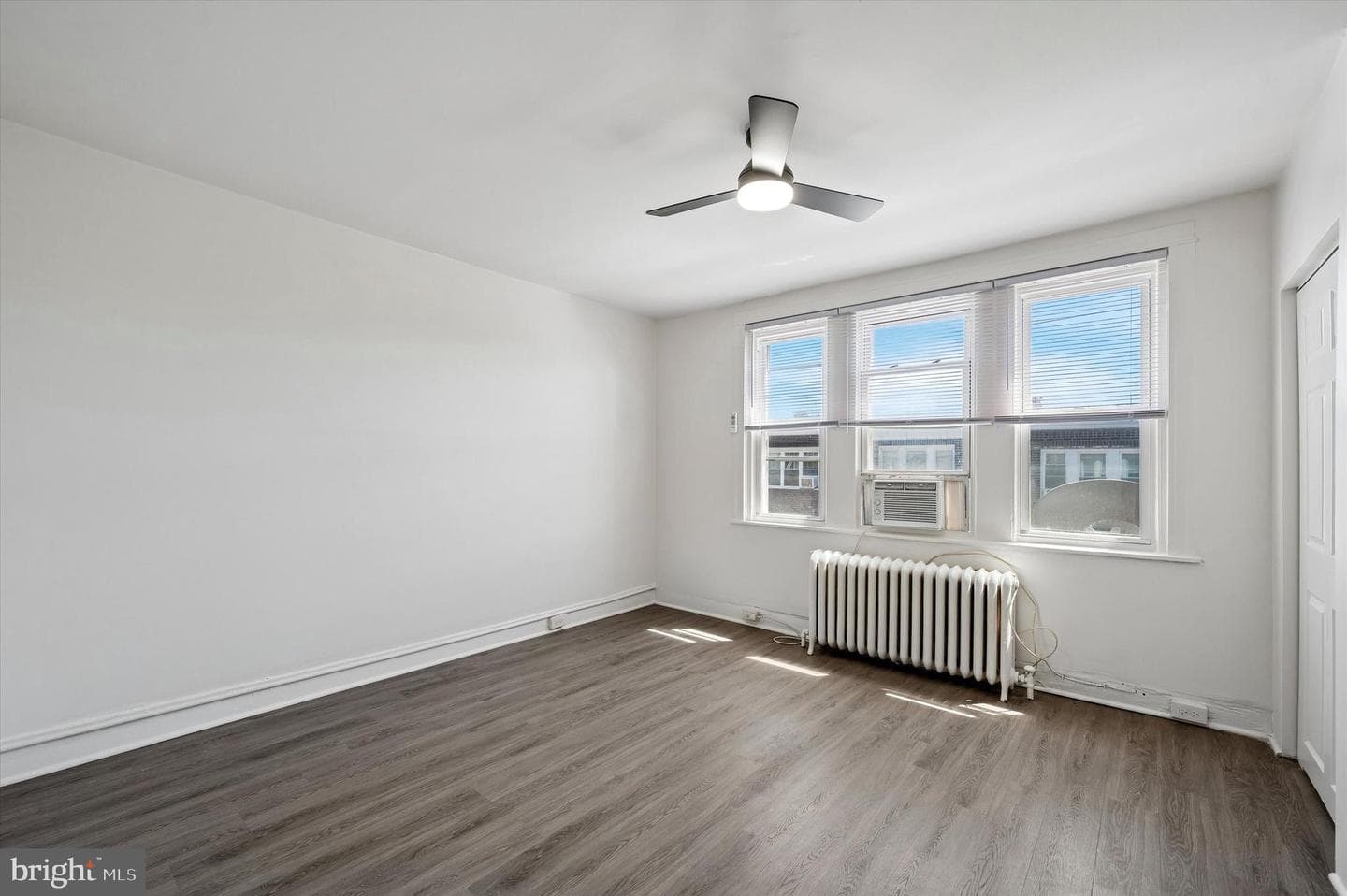 3213 W Hilton photo 17