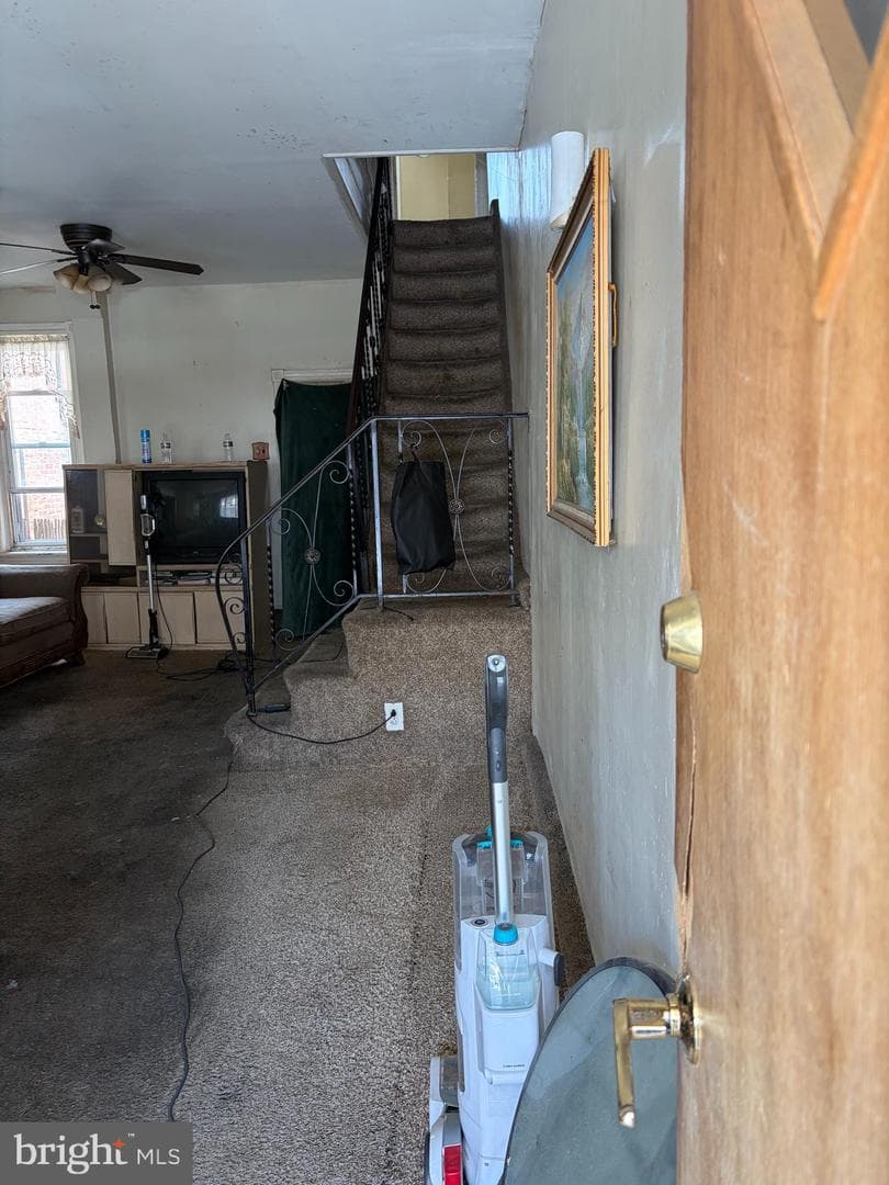 915 E Schiller Street photo 2