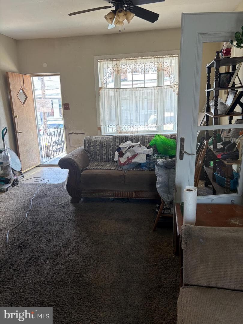 915 E Schiller Street photo 3