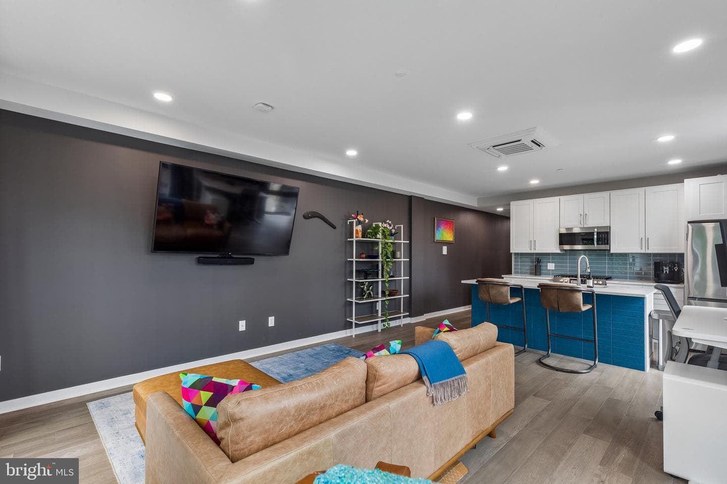 1648-50 Ridge Avenue #302 photo 9