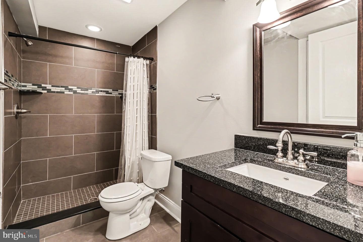 2144 E Tucker Street photo 23