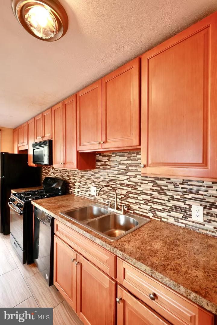 8215 Craig Street photo 16