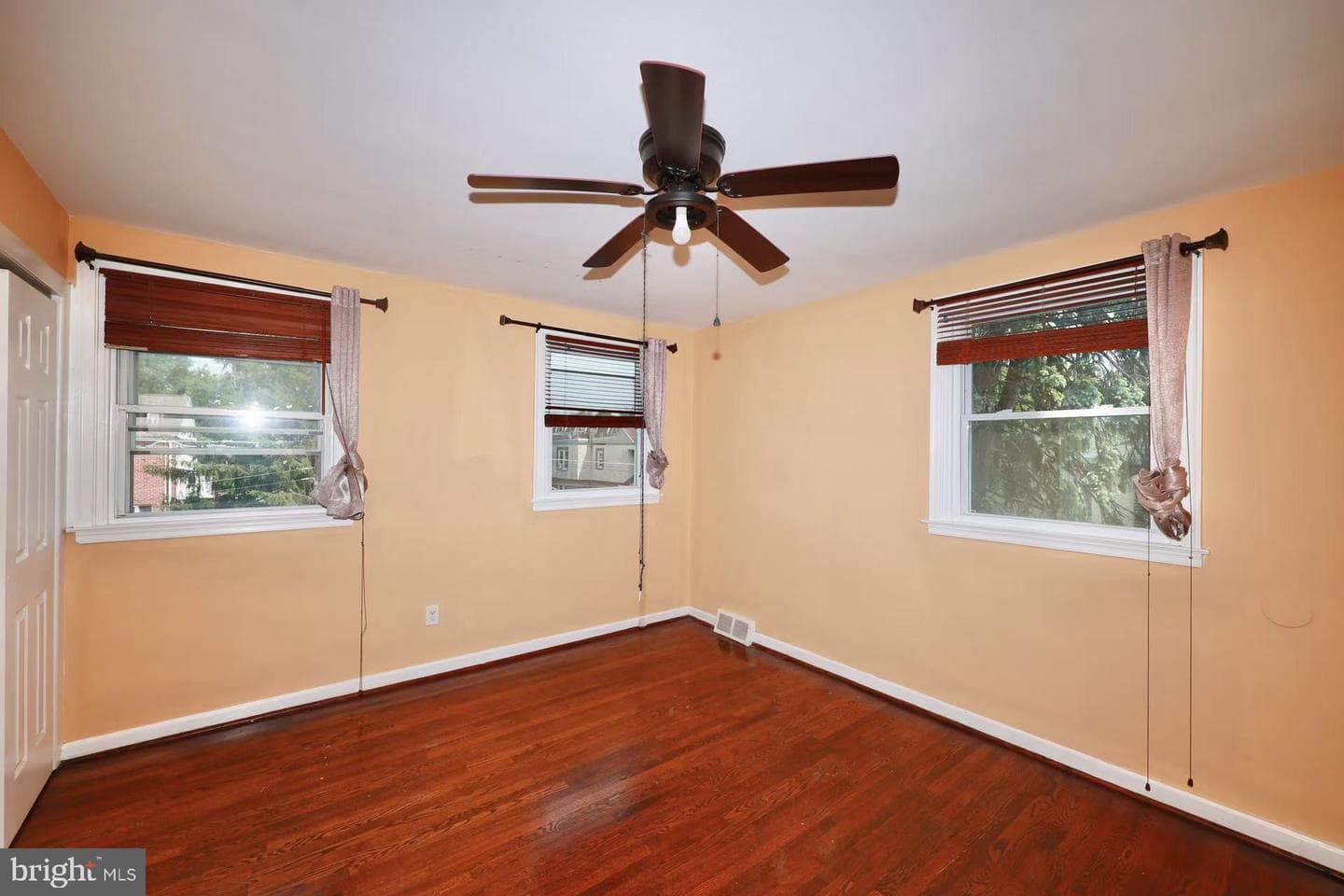8215 Craig Street photo 23