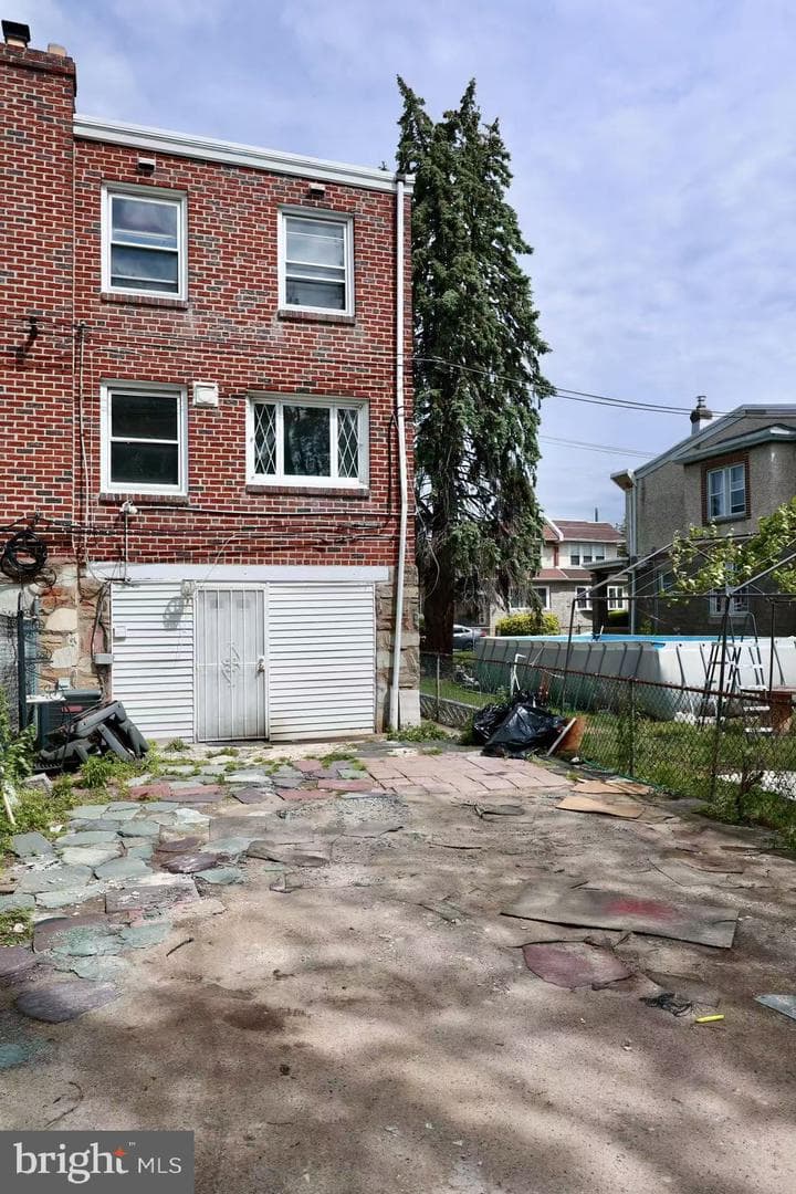 8215 Craig Street photo 31