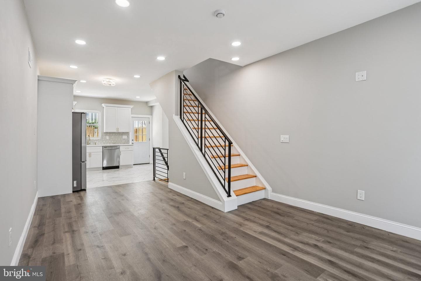 2225 N Waterloo Street photo 4