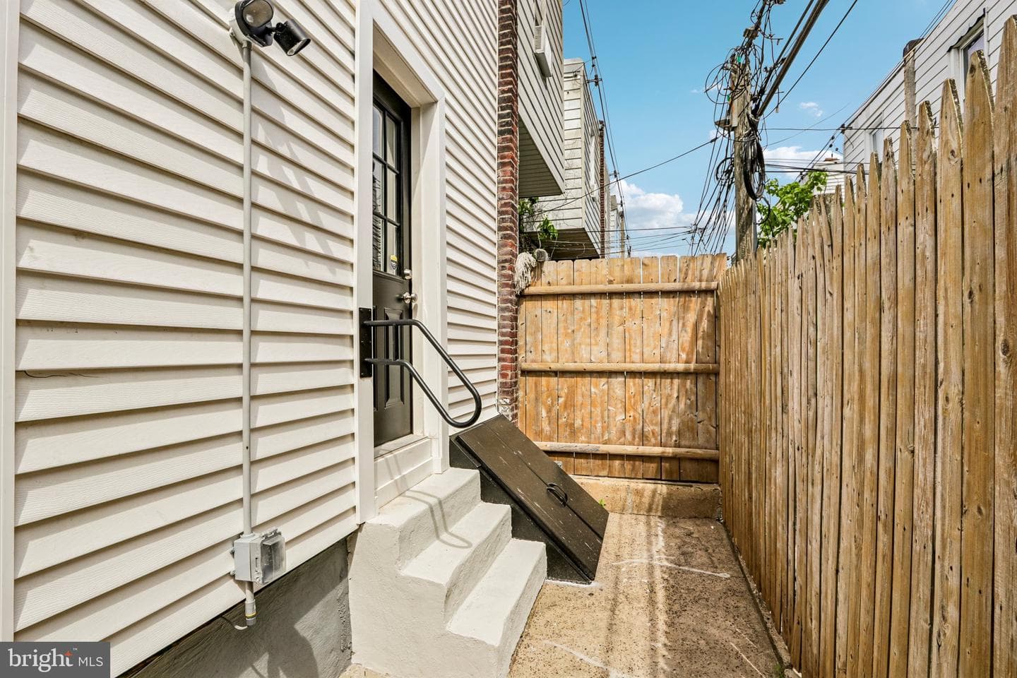 2075 E Venango Street photo 27