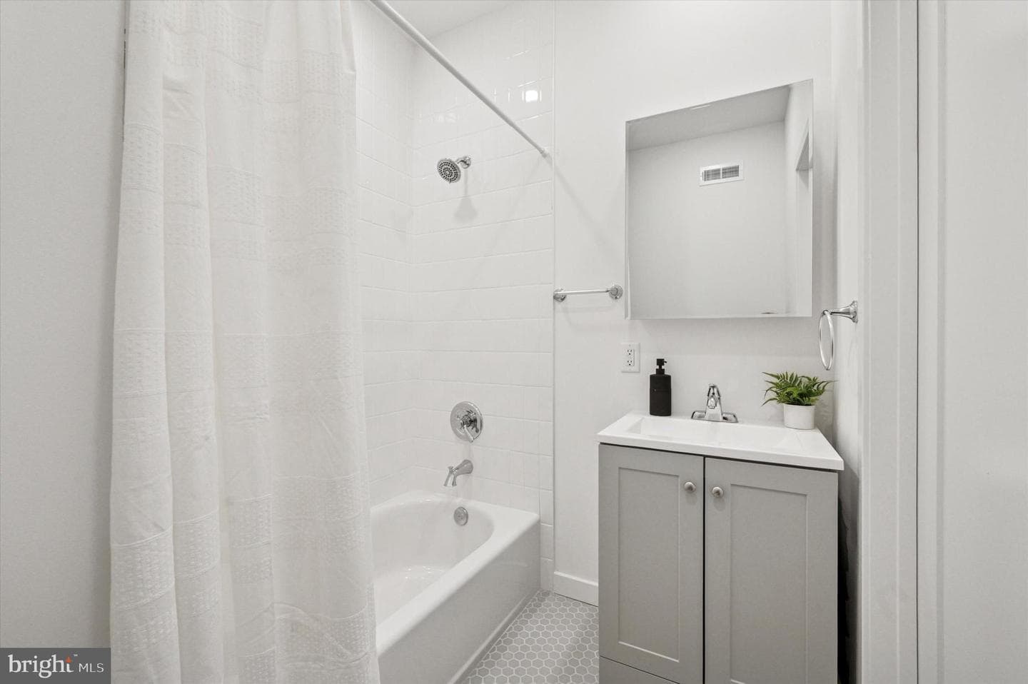 1432 S Newkirk Street photo 18