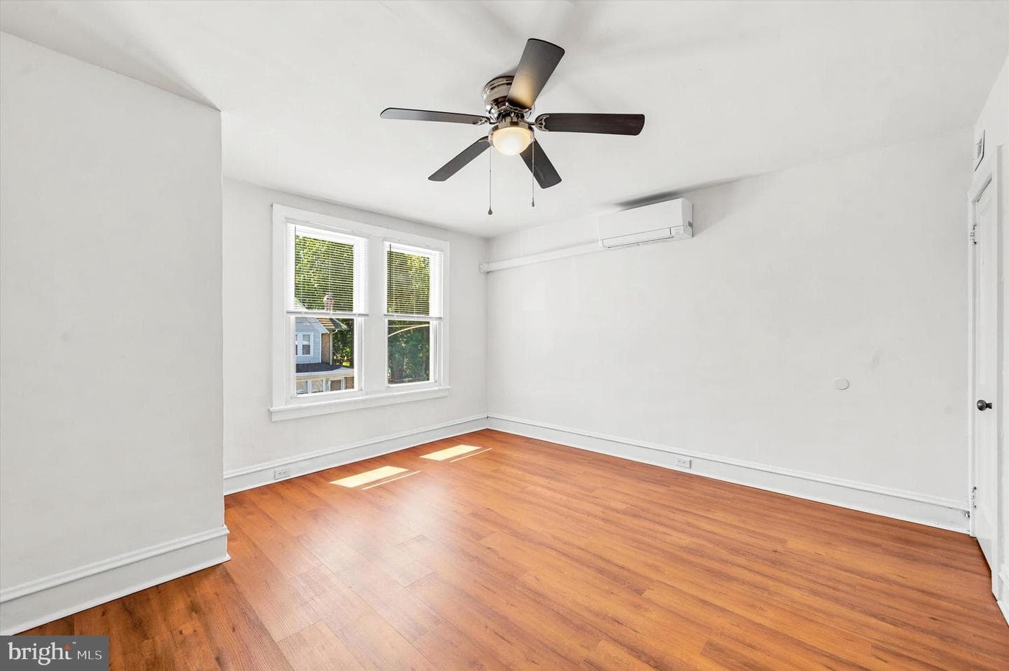 5851 Fernwood Street photo 18
