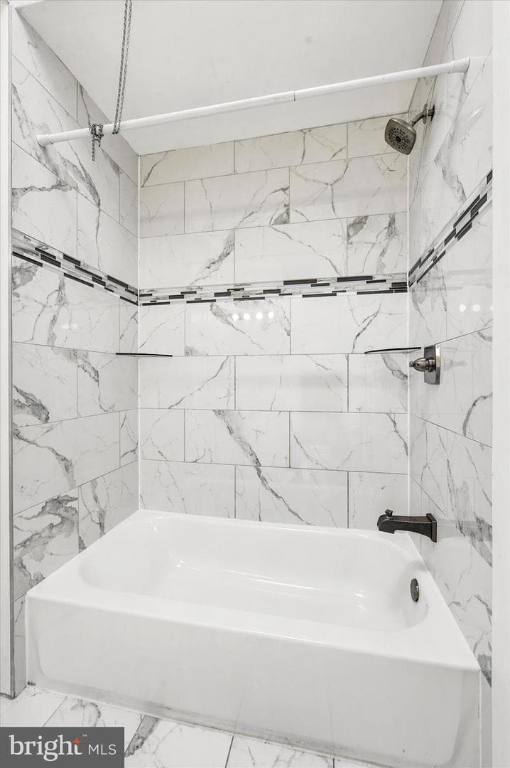 5851 Fernwood Street photo 20