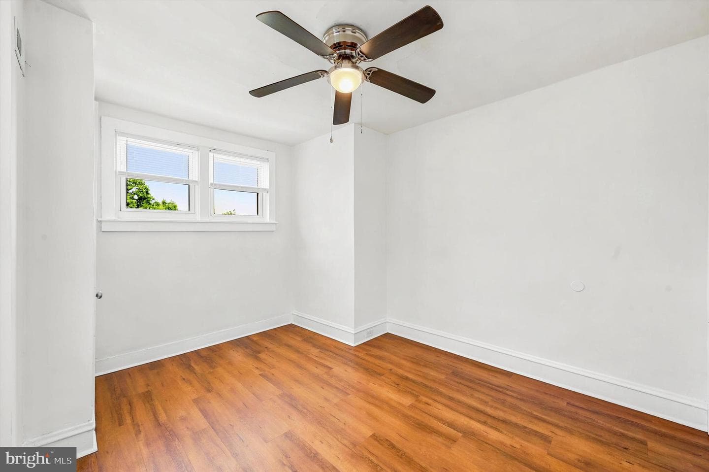 5851 Fernwood Street photo 22