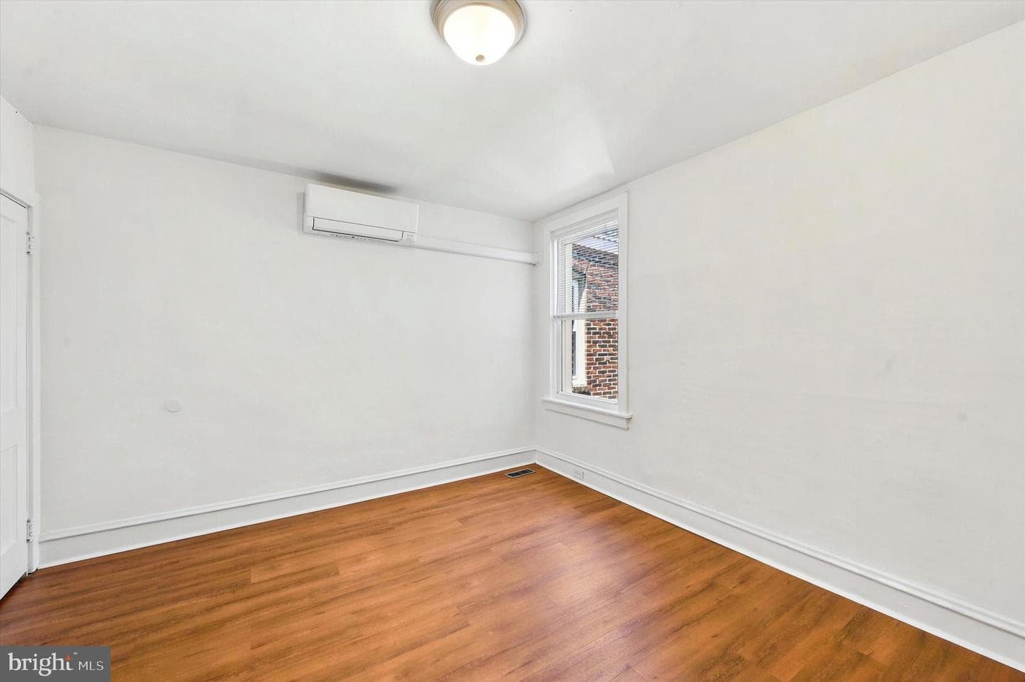 5851 Fernwood Street photo 24