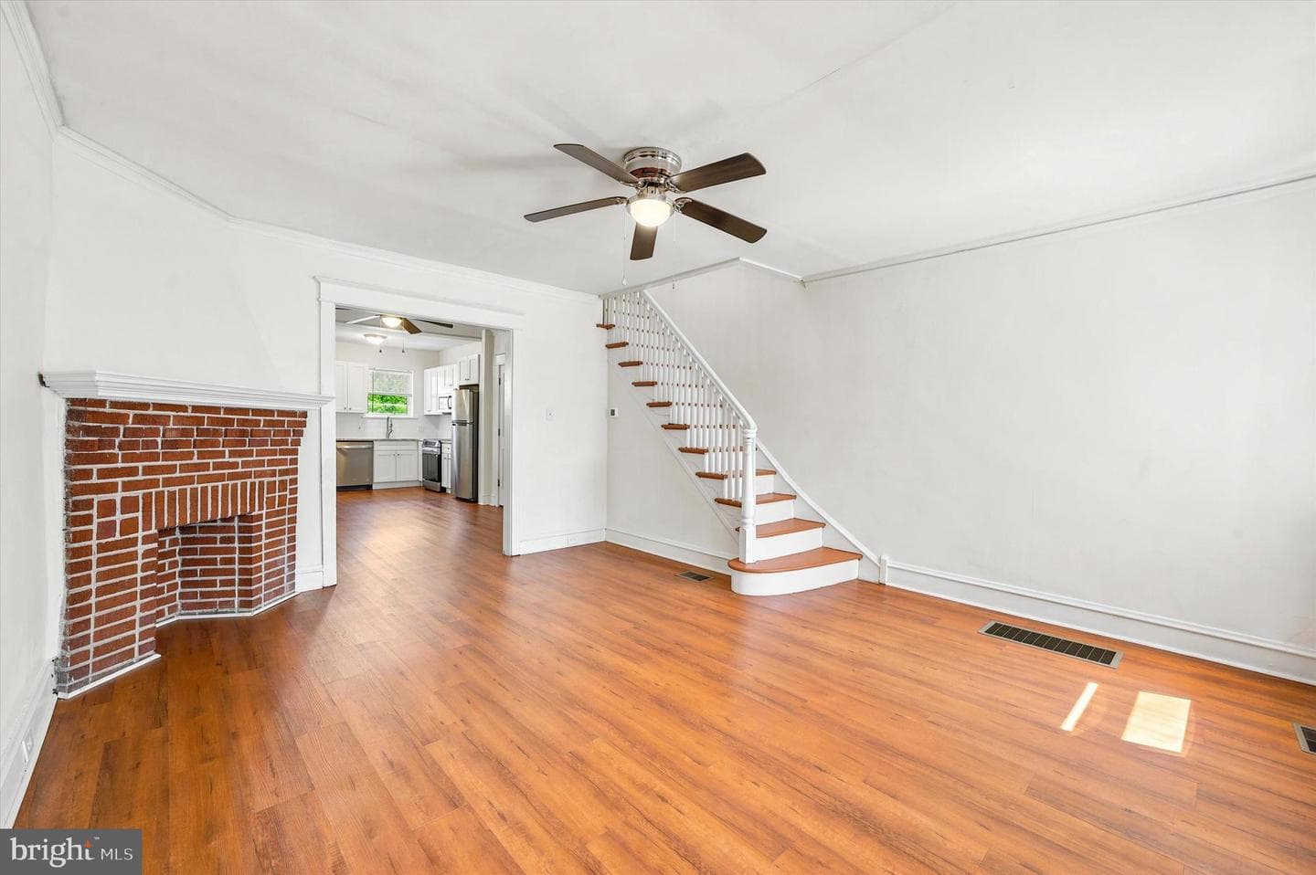 5851 Fernwood Street photo 6