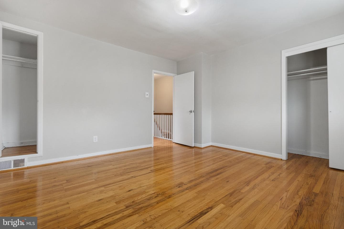 3439 Ainslie Street photo 21