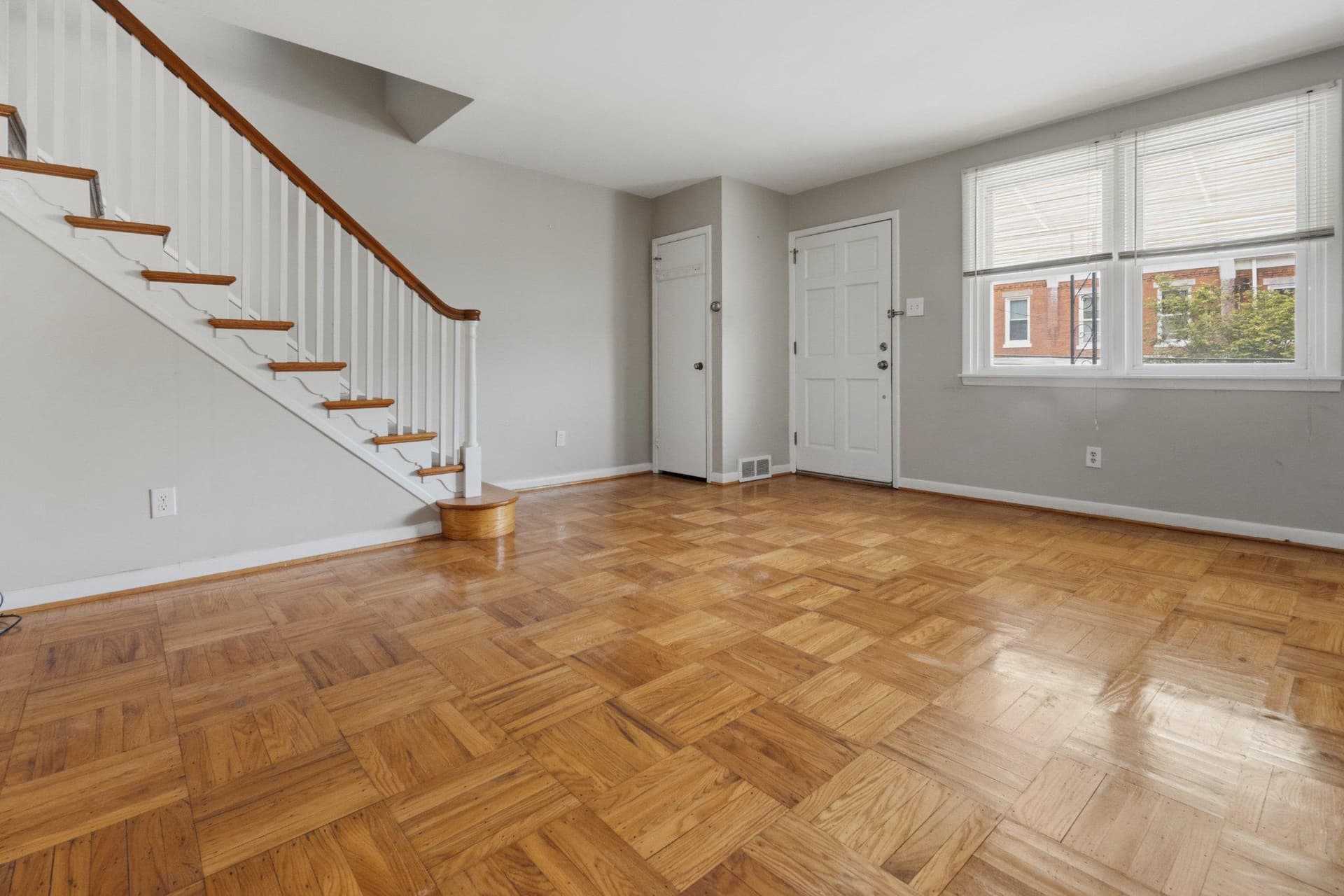 3439 Ainslie Street photo 3