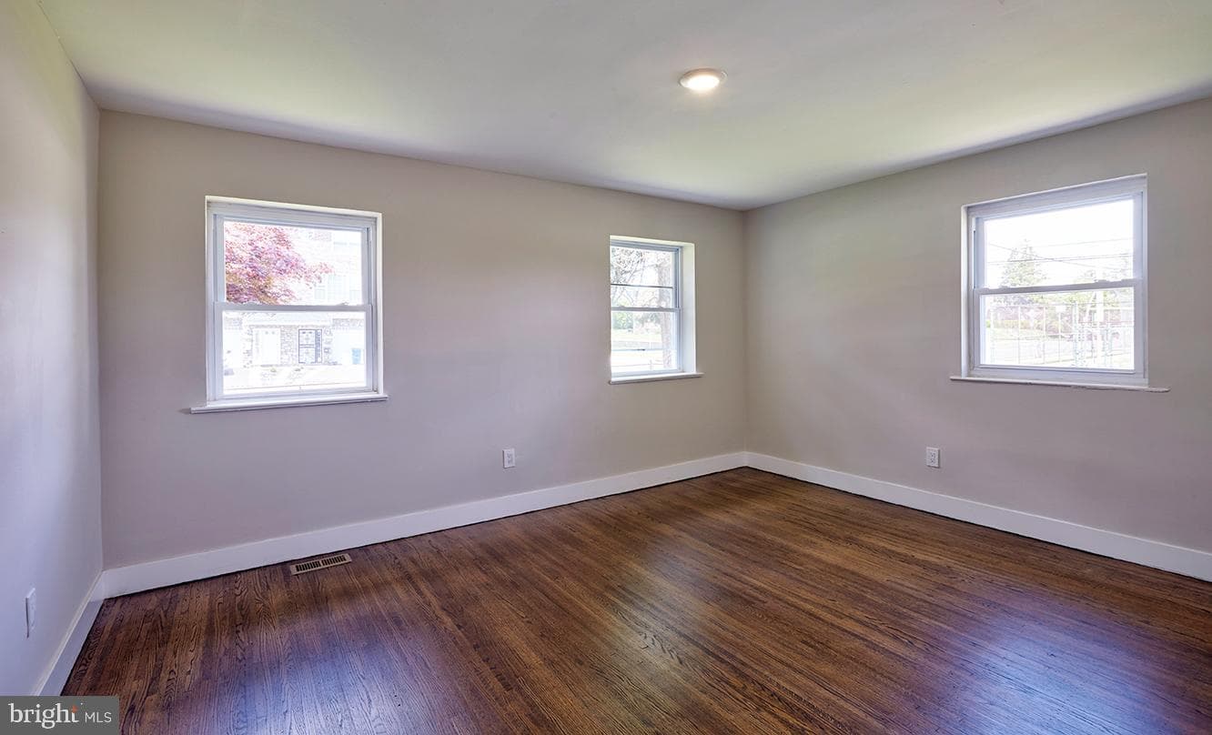 1038-1036 E Mount Pleasant Avenue photo 20