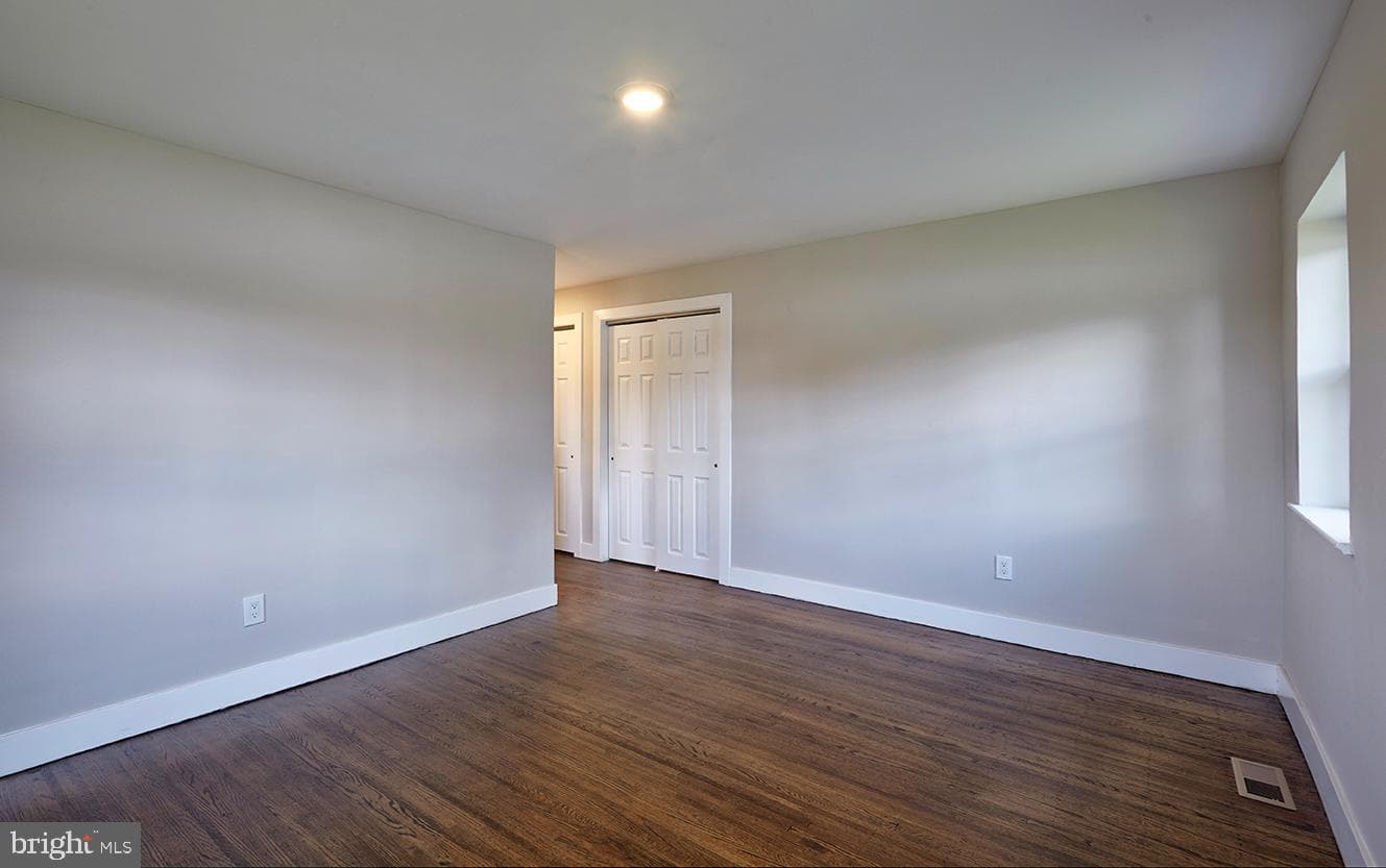 1038-1036 E Mount Pleasant Avenue photo 21