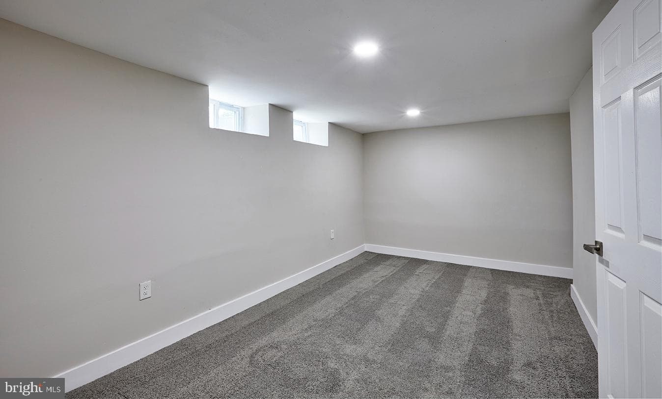 1038-1036 E Mount Pleasant Avenue photo 29