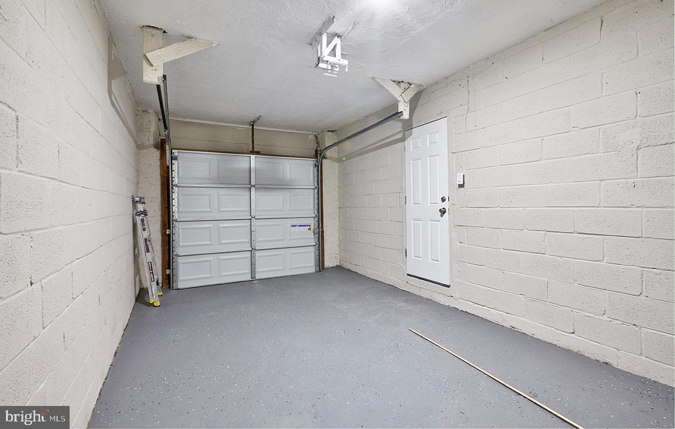 1038-1036 E Mount Pleasant Avenue photo 32