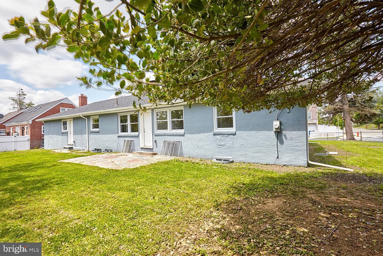 1038-1036 E Mount Pleasant Avenue photo 33
