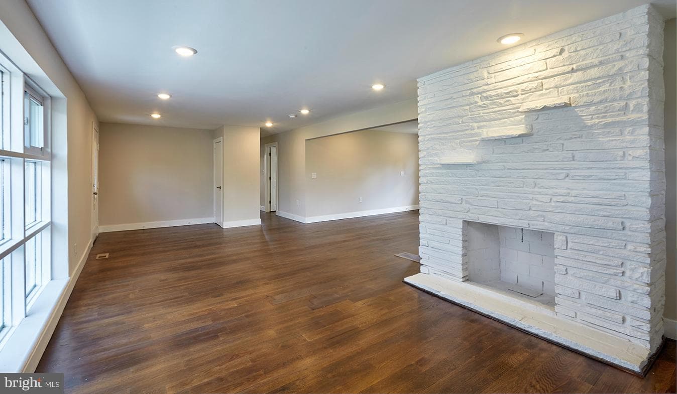 1038-1036 E Mount Pleasant Avenue photo 4