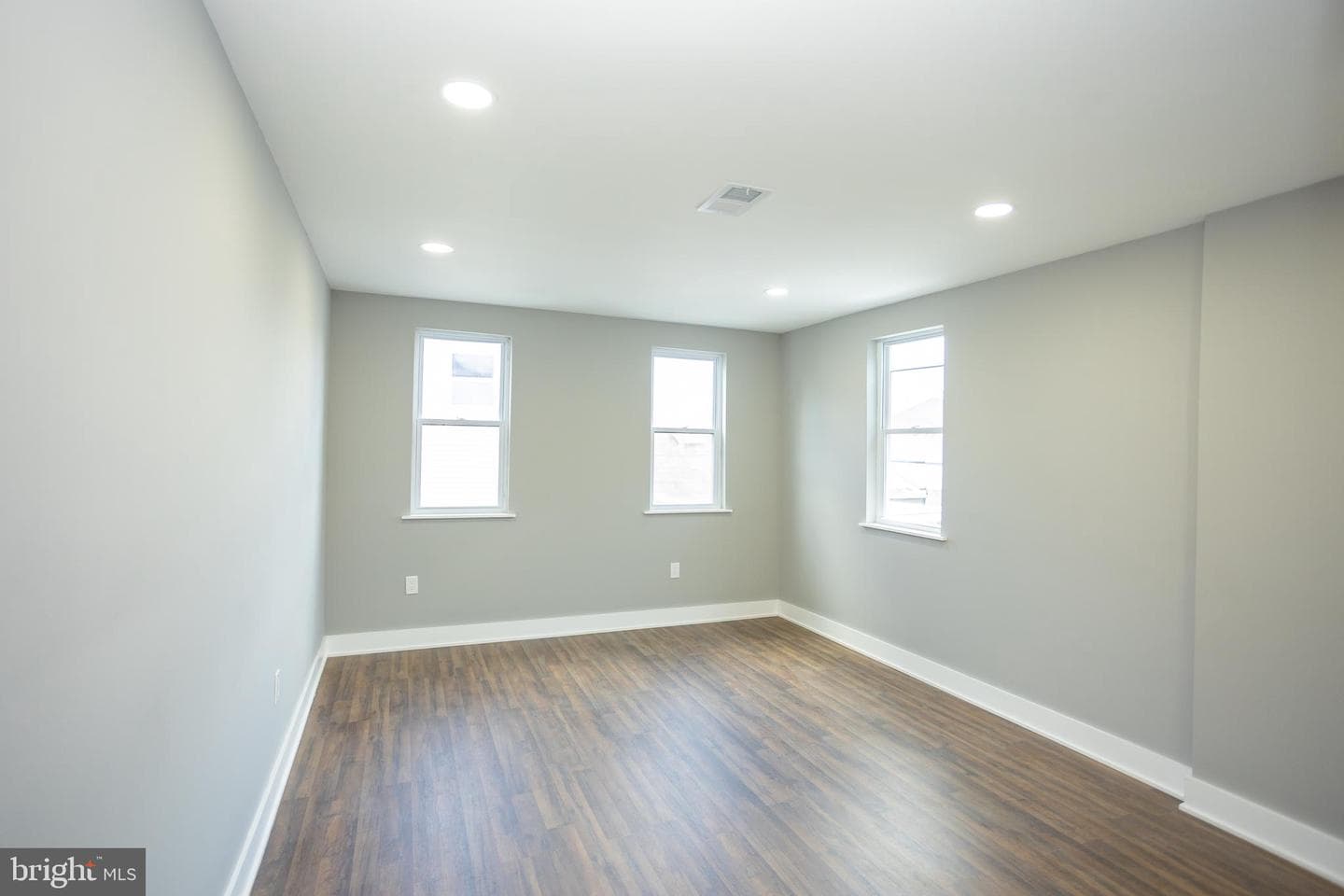 429 Tasker Street photo 26