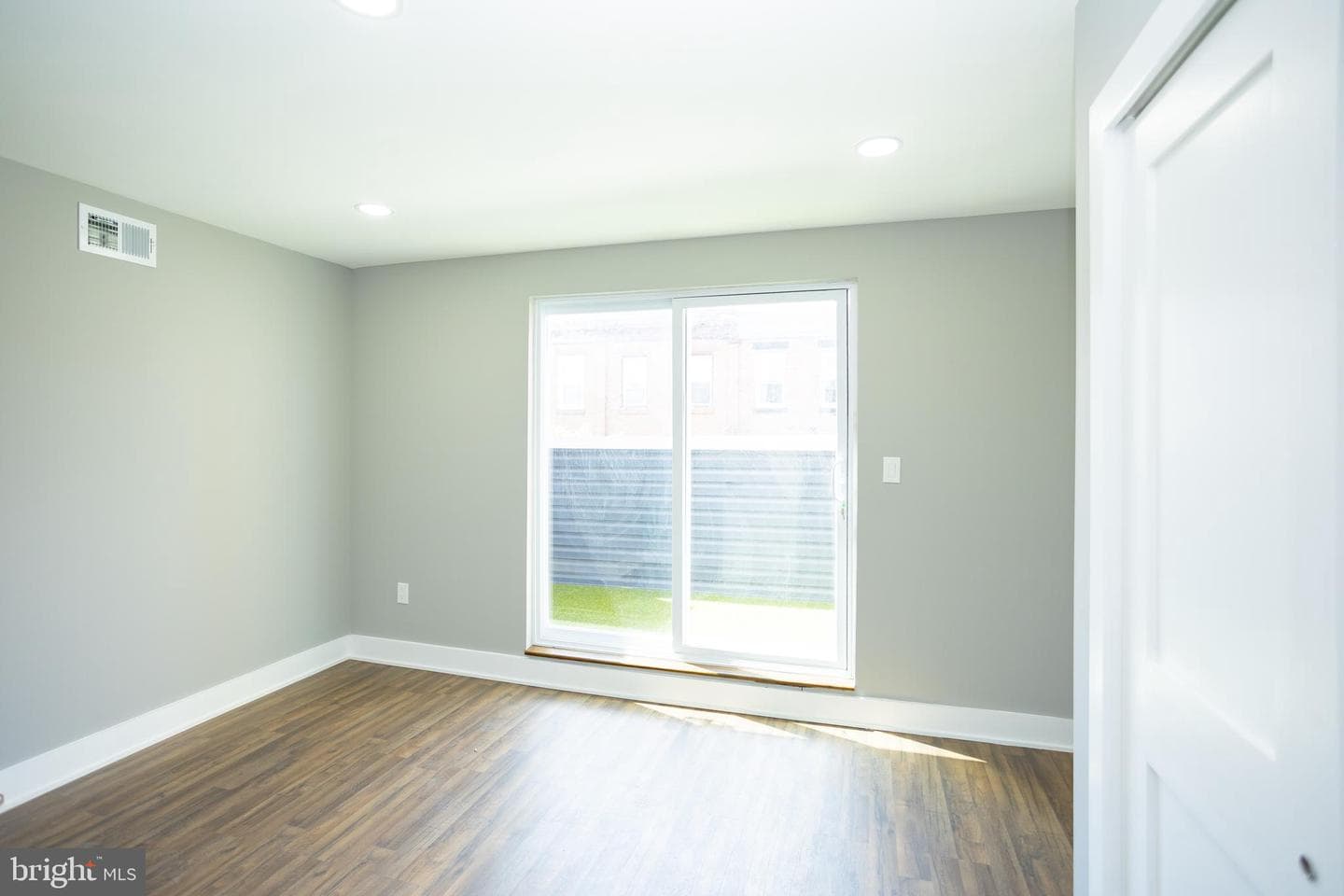 429 Tasker Street photo 31