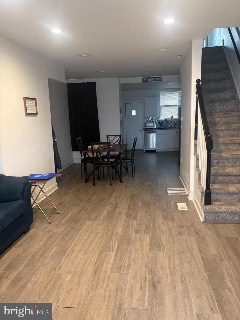 2118 Bridge Street photo 5