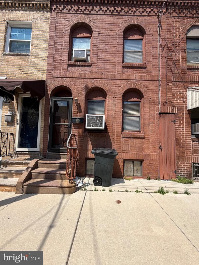 937 Hoffman Street