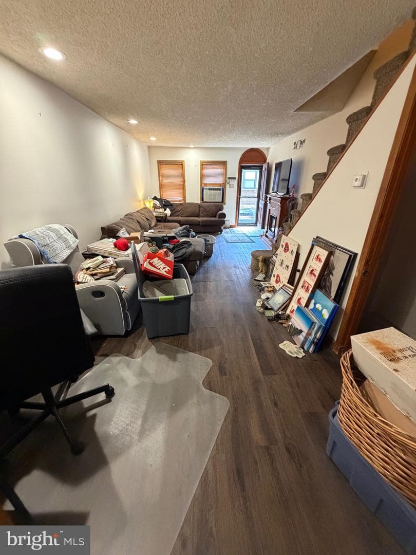 937 Hoffman Street photo 2