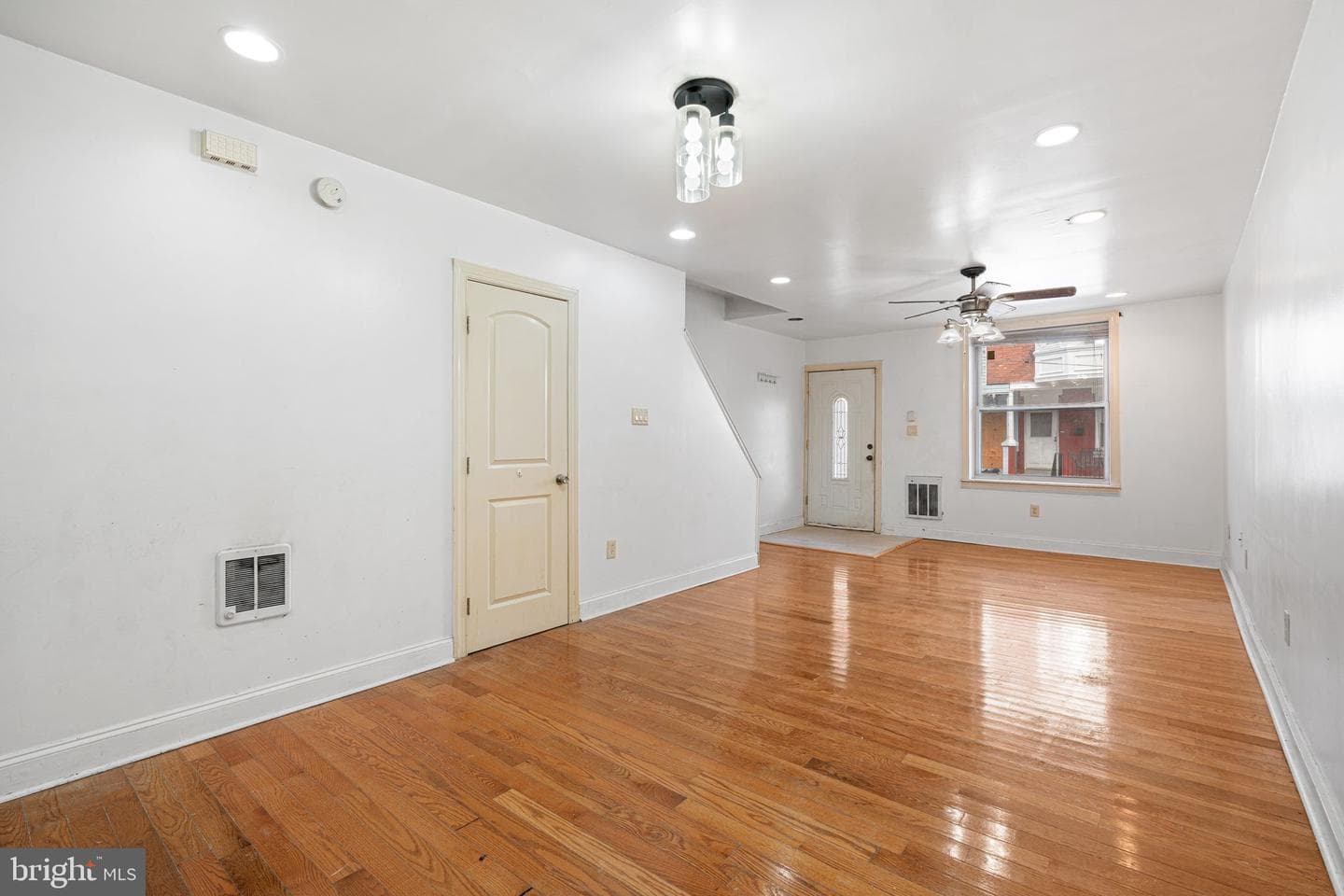 1816 S Alden Street photo 2