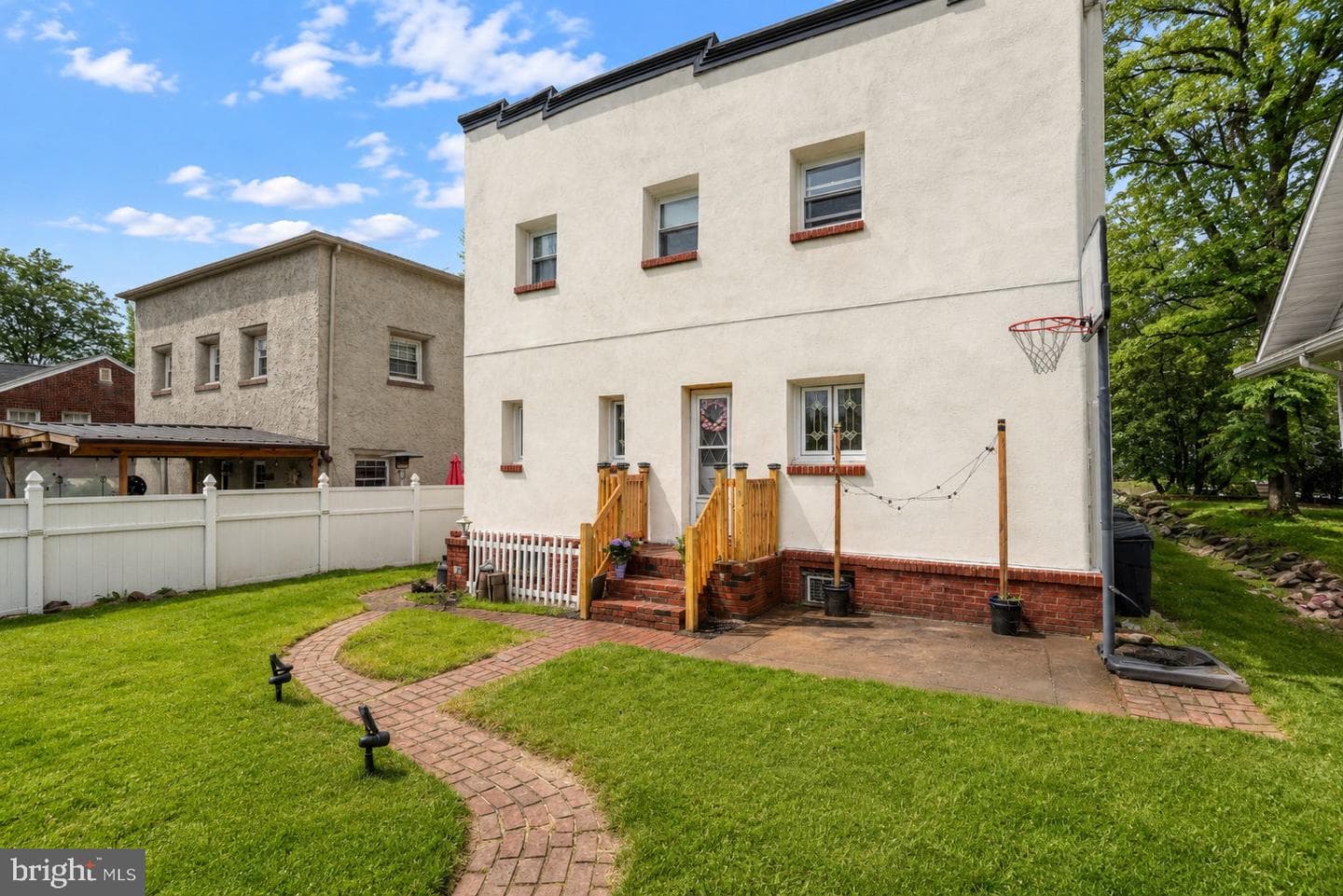 427 Hartel Avenue photo 4