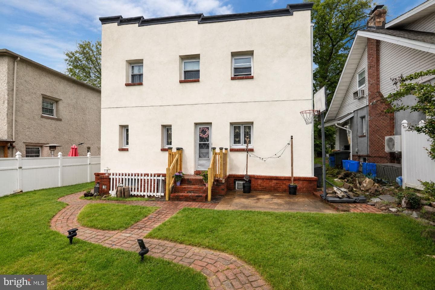 427 Hartel Avenue photo 5