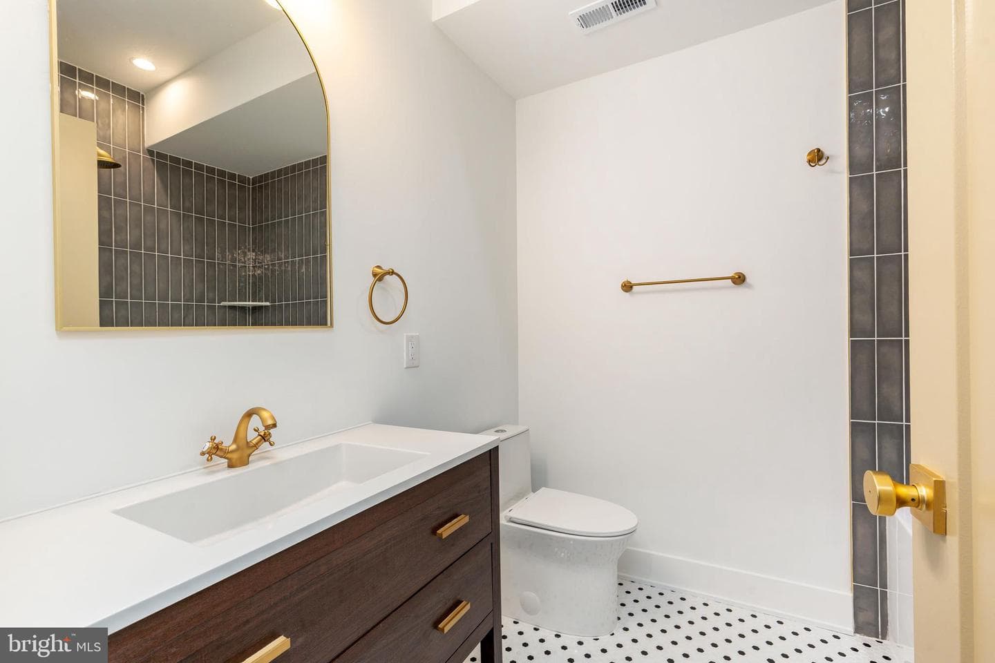 629 Mifflin Street photo 28