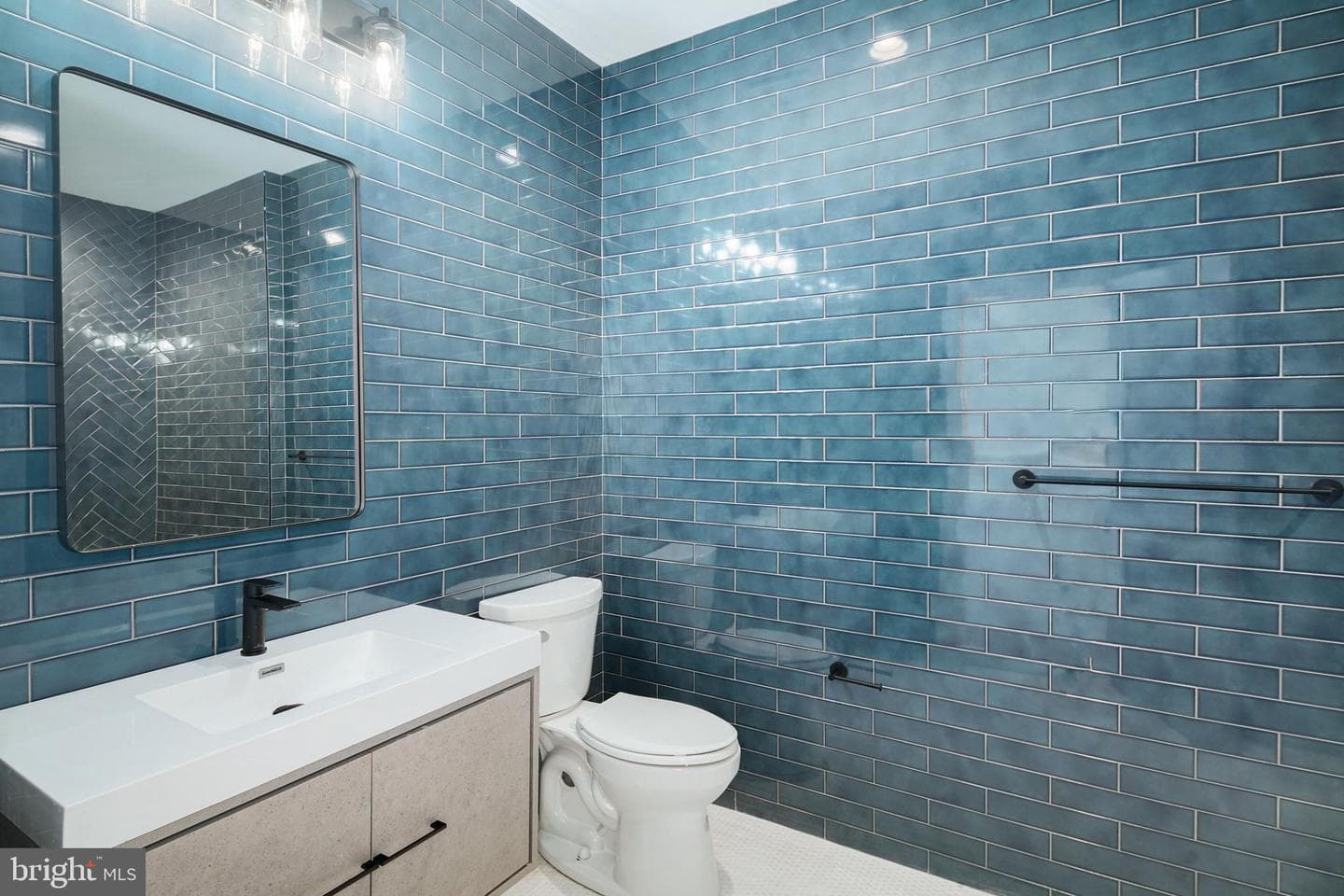 1532 Catharine Street photo 12