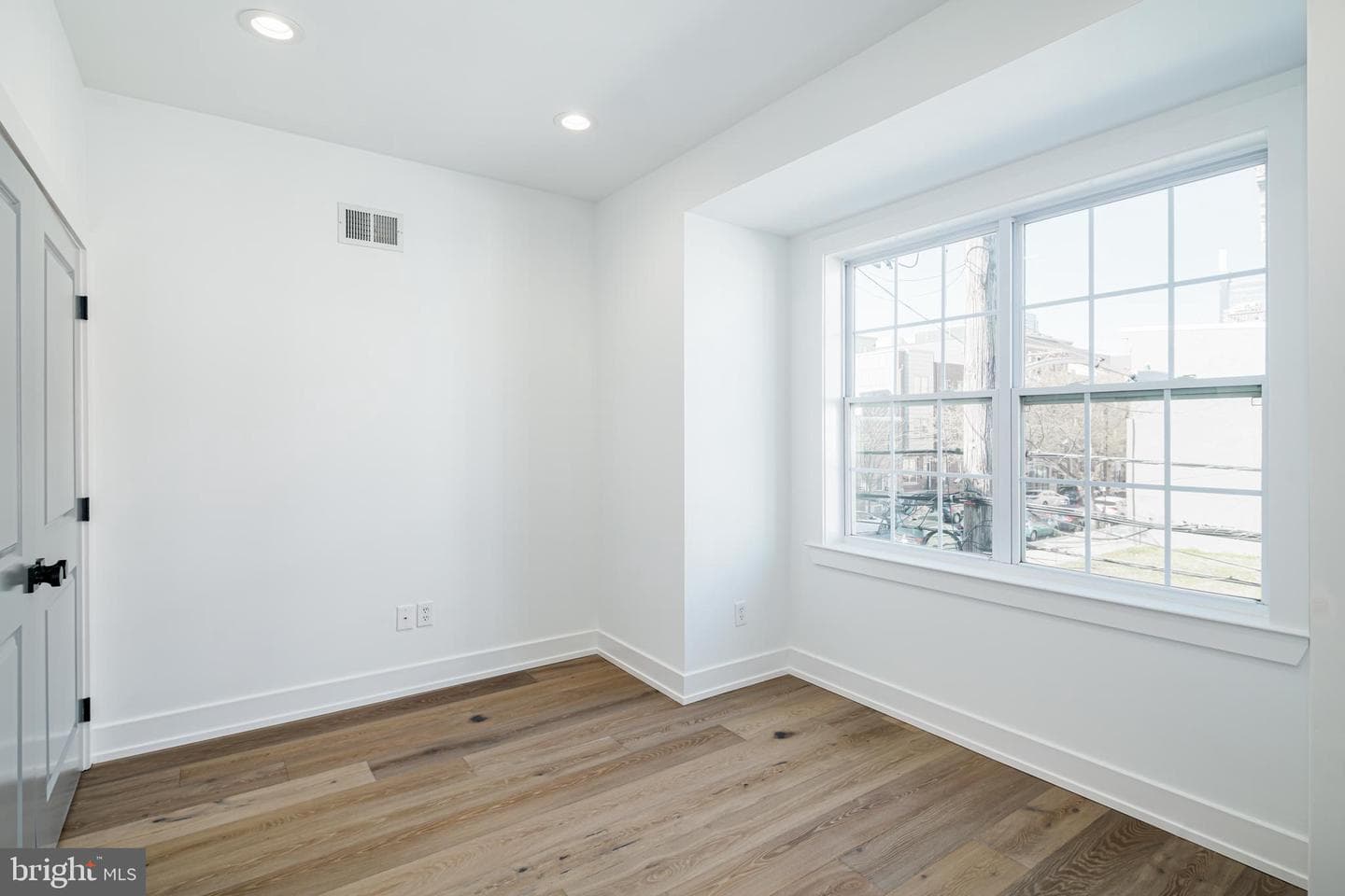 1532 Catharine Street photo 14