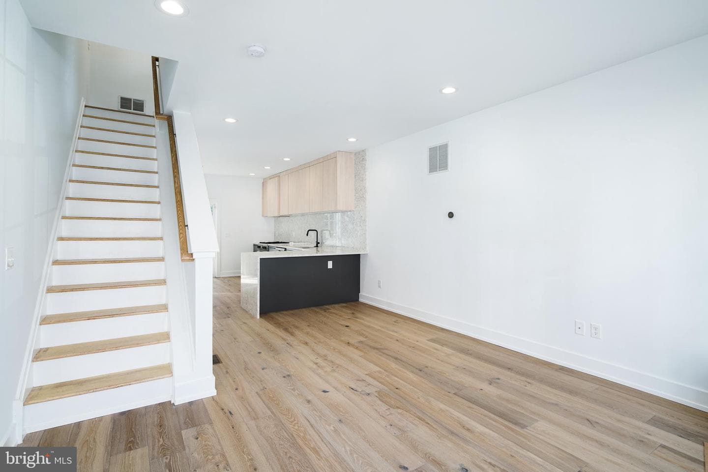 1532 Catharine Street photo 5