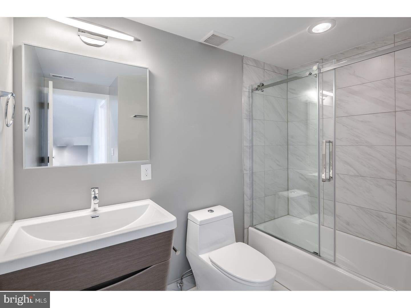 910 N 16th Street #c photo 8