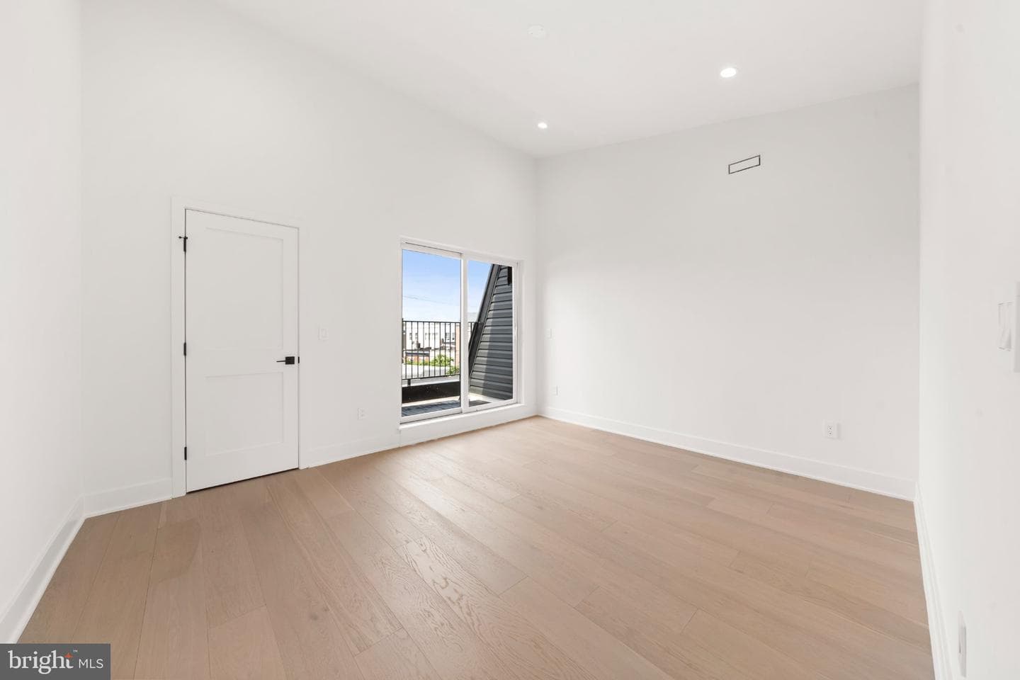 2121 E Sergeant Street photo 62